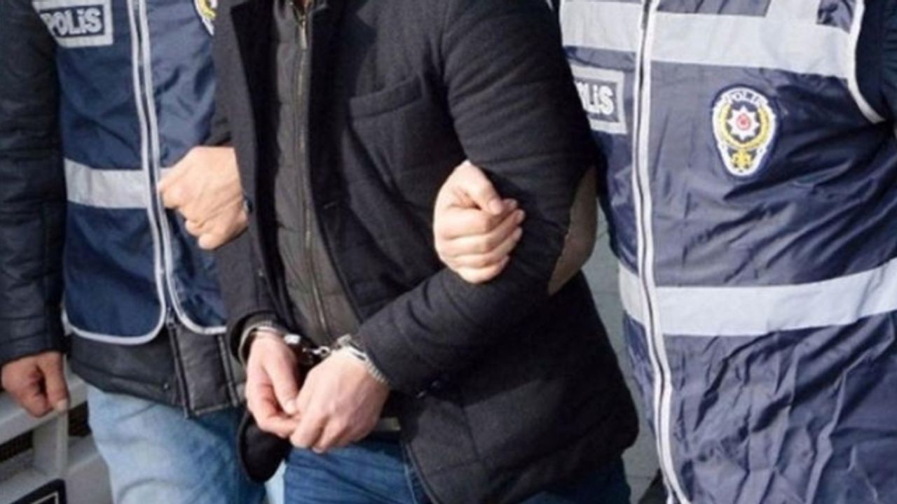 2 Eski öğretmen FETÖ'den tutuklandı, 11 eski öğrenci gözaltına alındı