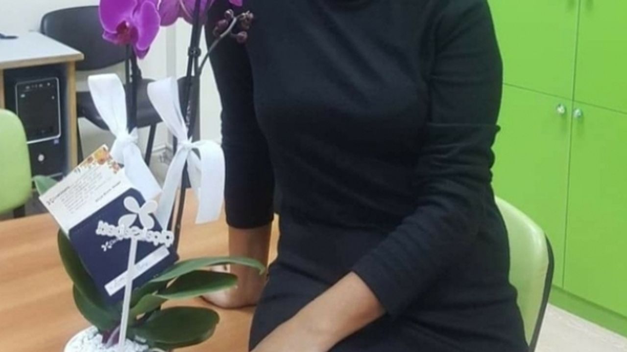 Zonguldak Çaycuma’da  Genç Öğretmen Emine Bora Kanserden Hayatını Kaybetti