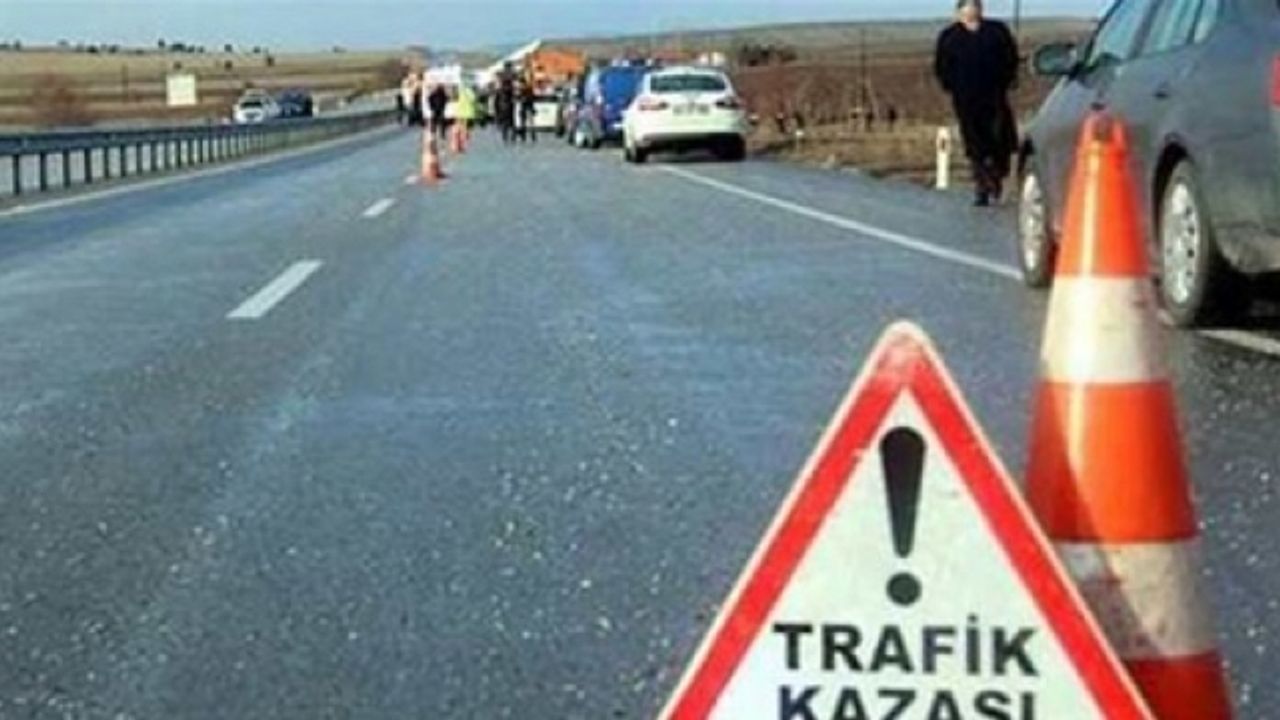 Antalya'da trafik kazası yapan gençler hayatını kaybetti