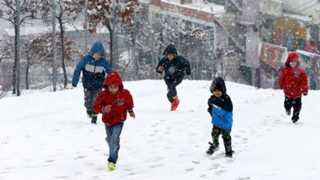 İstanbul'da okullar tatil edildi, yarın için eğitime ara verildi