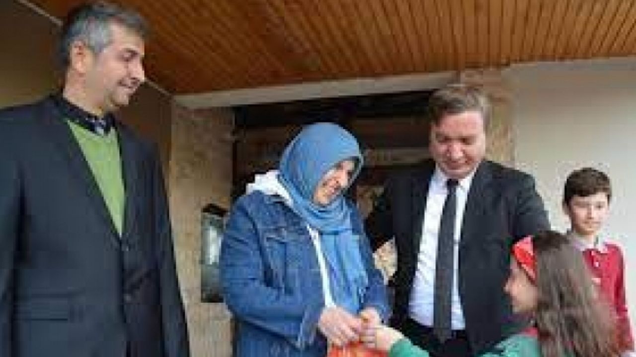 Aksaray'da Kanser tedavisi gören öğretmene öğrencilerinden duygulandıran ziyaret 