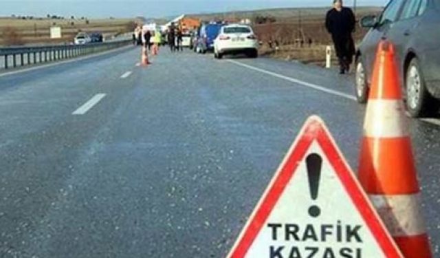 Antalya'da trafik kazası yapan gençler hayatını kaybetti